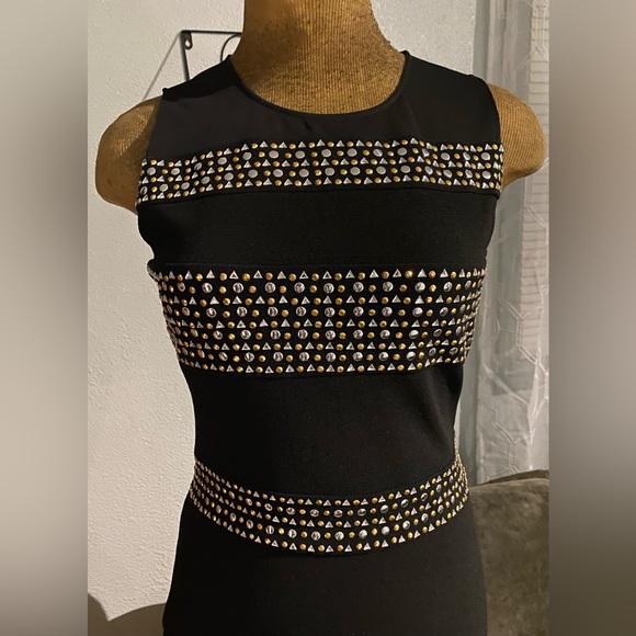 GUESS Los Angeles Sleeveless Dress - Picture 8 of 9